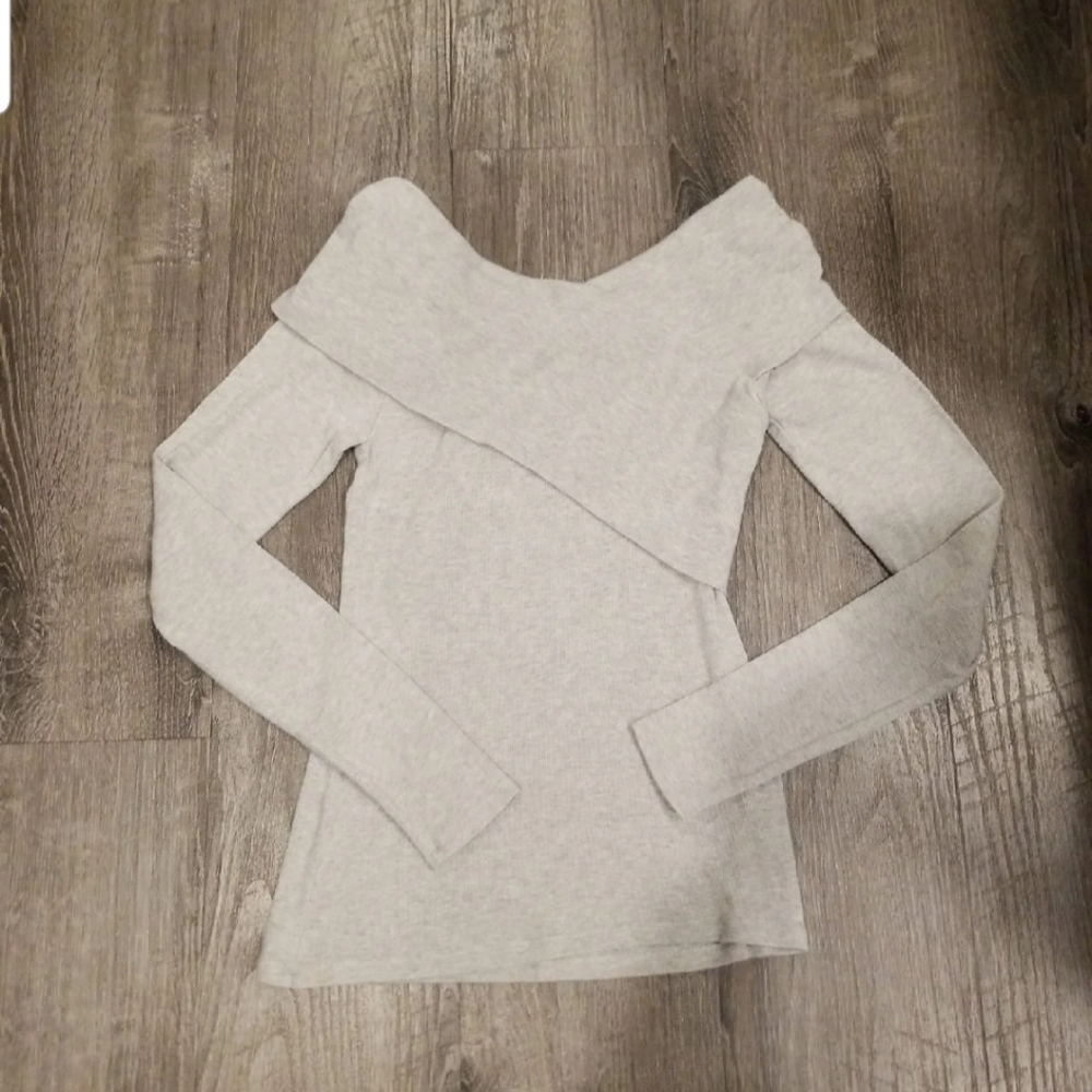 Aritzia, Babaton shirt